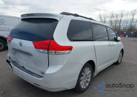 2011 Toyota Sienna Limited z USA, uszkodzony, nr VIN 5TDDK3DC0BS006933
